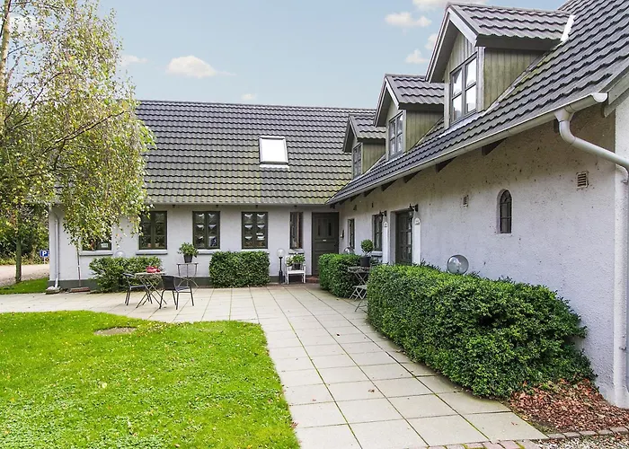 Laerkelill 3* Skovlund